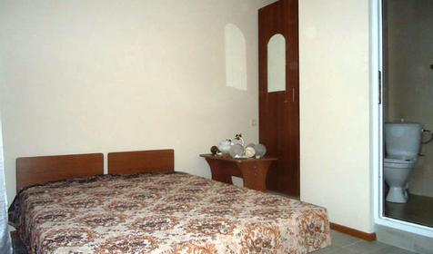 Трехместный люкс. Гостевой дом "У Ларисы", п. Лоо