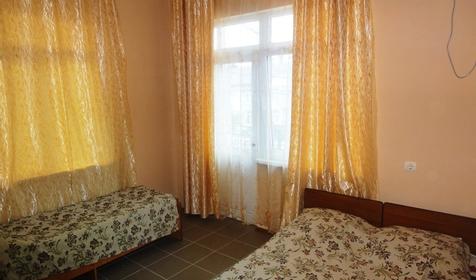 Трехместный эконом. Гостевой дом "У Ларисы", п. Лоо