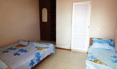 Трехместный эконом. Гостевой дом "У Ларисы", п. Лоо