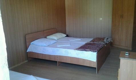 Трехместный эконом. Гостевой дом "У Ларисы", п. Лоо