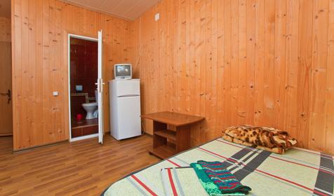 Трехместный номер, корпус А. Гостевой дом Алые паруса, п. Лермонтово