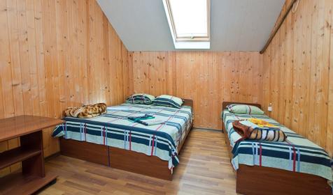 Трехместный номер, корпус А. Гостевой дом Алые паруса, п. Лермонтово