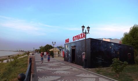 Набережная и пляж. Гостевой комплекс Алмаз, г. Ейск