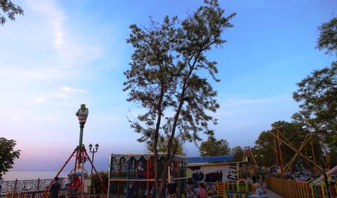 Набережная и пляж. Гостевой комплекс Алмаз, г. Ейск