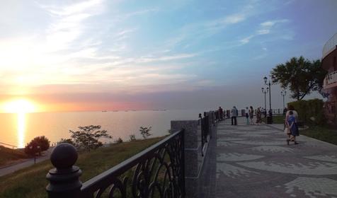 Набережная и пляж. Гостевой комплекс Алмаз, г. Ейск