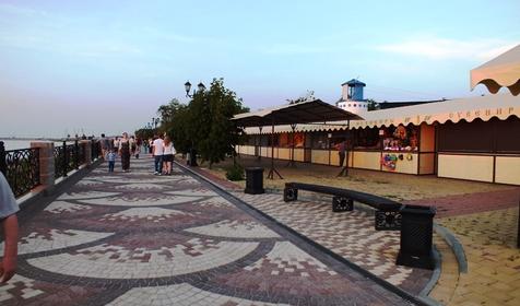 Набережная и пляж. Гостевой комплекс Алмаз, г. Ейск