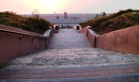 Набережная и пляж. Гостевой комплекс Алмаз, г. Ейск