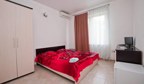 Двухместный люкс с видом на горы, категория №2. Двухместный номер. Эллинг Дольче Вита, п. Лоо