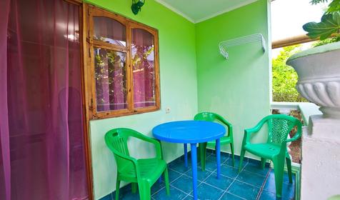 Трехместный номер с балконом. Гостевой дом Лика-Ника, г. Сочи, Лазаревский район, п. Лоо