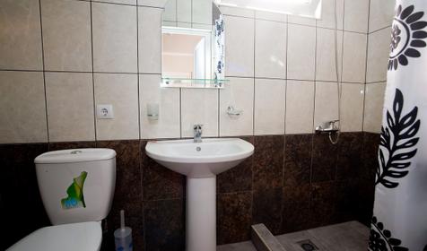 Трехместный люкс. Гостевой дом Луиза, г. Сочи, Лазаревский район, п. Лоо