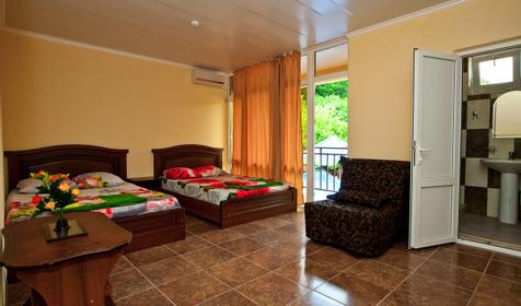 Четырехместный люкс. Гостевой дом Луиза, г. Сочи, Лазаревский район, п. Лоо