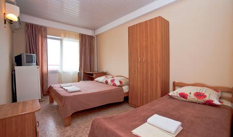 Трехместный ПК с видом на море, с балконом. Гостиница Александрия, г. Сочи, п. Лазаревское