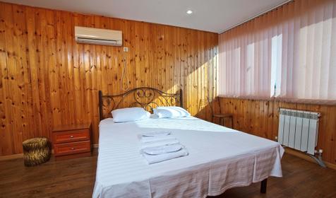 Двухкомнатный номер. Гостевой дом "Борнео", г. Сочи, Адлерский р-н