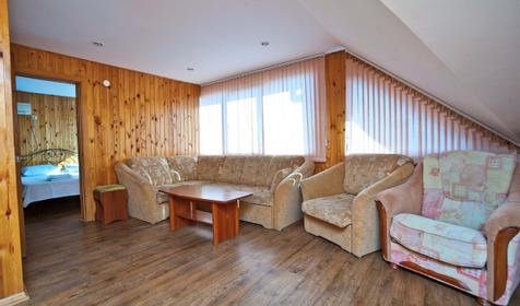 Двухкомнатный номер. Гостевой дом "Борнео", г. Сочи, Адлерский р-н