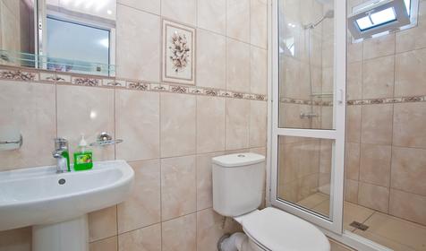 Двух- и трехместные номера с общим балконом. Отель Уют, г. Адлер