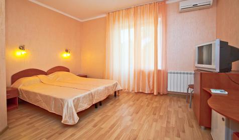 Двухместный номер. Гостевой дом Золотой каштан, г. Геленджик, с. Архипо-Осиповка