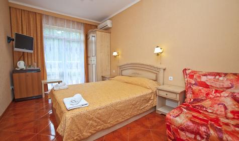 Трехместный полулюкс. Гостиница Прометей, Корпус 3, г. Геленджик, с. Дивноморское