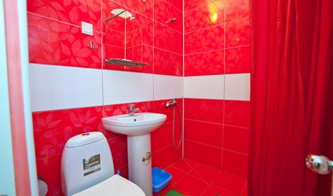 Санузел трехместного стандарта. Частная гостиница Атлант, г. Геленджик, с. Кабардинка