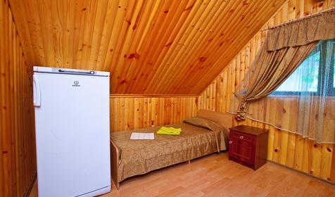 Трехместный номер в срубе. Туристическая база отдыха Нефтяник, Туапсинский район, п. Бухта Инал