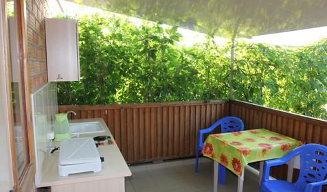 Трехместный комфорт. Частная мини-база отдыха Солнечная, ст. Должанская