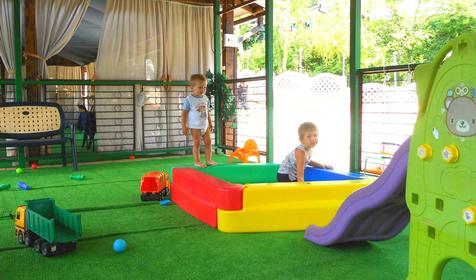 Детская площадка. Гостиный дом Императрица, г. Геленджик, п. Джанхот