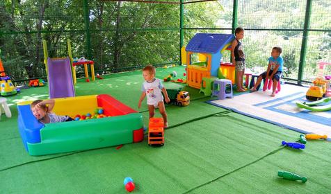 Детская площадка. Гостиный дом Императрица, г. Геленджик, п. Джанхот