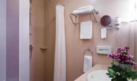 Стандартный номер с двуспальной кроватью. Гостиница Интурист, г. Краснодар