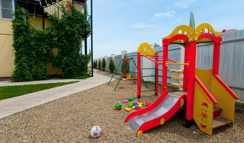 Детская площадка. Гостевой дом Приморский, ст-ца Голубицкая