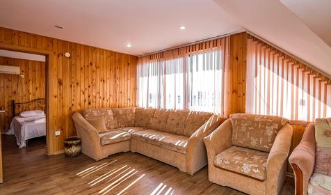 Двухкомнатный номер. Гостевой дом "Борнео", г. Сочи, Адлерский р-н