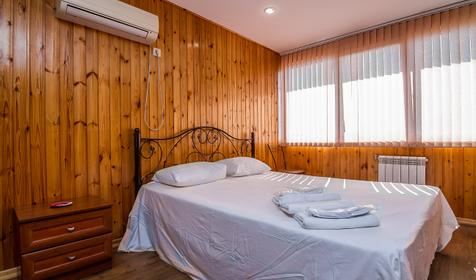 Двухкомнатный номер. Гостевой дом "Борнео", г. Сочи, Адлерский р-н