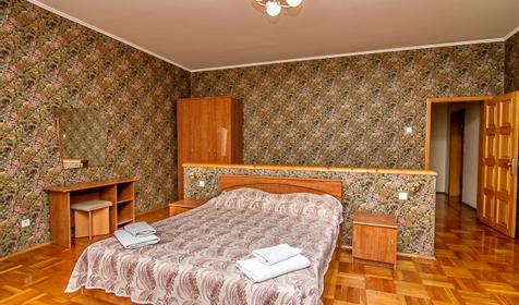 Двухкомнатный номер отеля-пансионата Пенаты, г. Сочи, Лазаревский район, п. Лоо