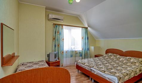 Трехместный номер. Гостевой дом Акватория, г. Сочи, Лазаревский район, п. Лазаревское
