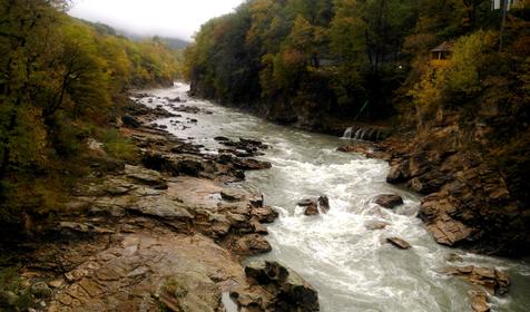 Река Белая. Водопады Руфабго