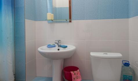 Санузел, трехместный номер Стандарт. Гостевой дом Галина, Темрюкский р-н, ст. Голубицкая
