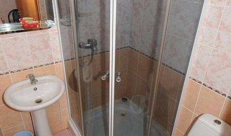 Санузел, четырехместный номер Стандарт. Гостевой дом Галина, Темрюкский р-н, ст. Голубицкая