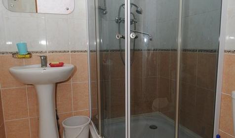 Санузел, четырехместный номер Стандарт. Гостевой дом Галина, Темрюкский р-н, ст. Голубицкая