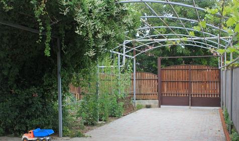 Территория частного гостевого дома На Гагарина 73, Темрюкский р-н, п. Кучугуры