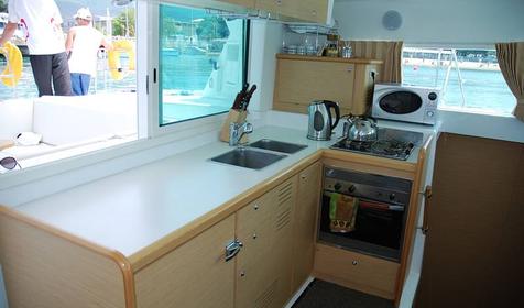 Парусно-моторный катамаран "София"