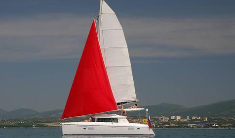 Парусно-моторный катамаран "София"