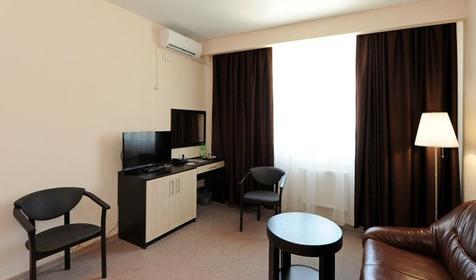 Двухкомнатный номер. Отель Бархатные сезоны Александровский сад, Сочи, Адлерский район