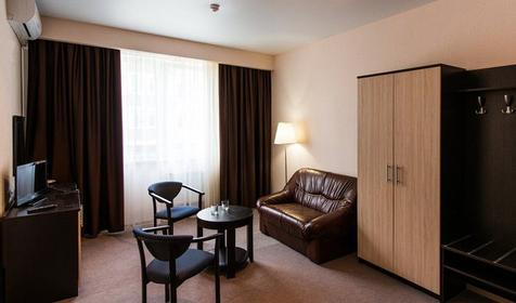 Двухкомнатный номер. Отель Бархатные сезоны Александровский сад, Сочи, Адлерский район