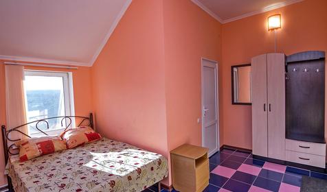 Трехместный стандарт с балконом. Гостевой дом Тульский, майкопский р-н, п. Тульский