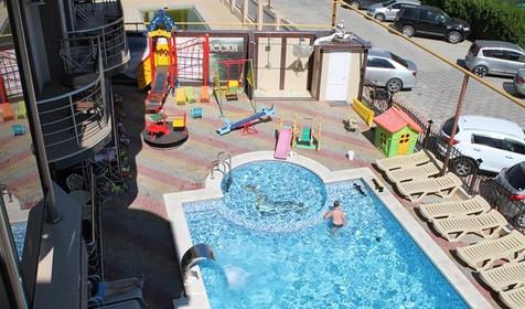 Бассейн. Отель Золотые пески, Анапа, п. Витязево