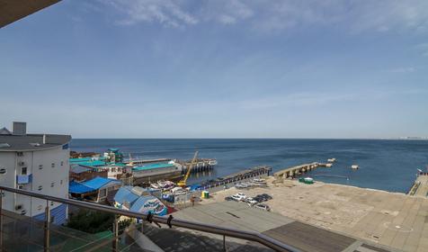 Двухкомнатный полулюкс. Отель Атлантида, г. Анапа