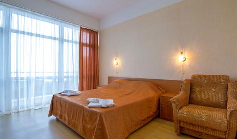 Двухместный повышенной комфортности с двуспальной кроватью. Отель Атлантида, г. Анапа