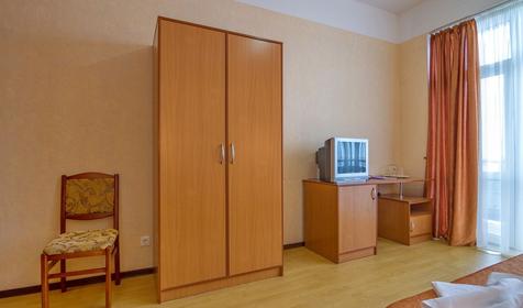 Двухместный повышенной комфортности с двуспальной кроватью. Отель Атлантида, г. Анапа