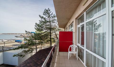 Двухместный повышенной комфортности с двуспальной кроватью. Отель Атлантида, г. Анапа