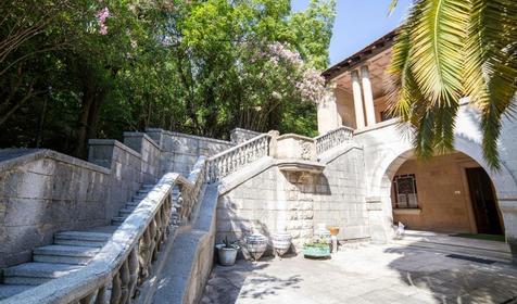 Санаторий Орджоникидзе, г. Сочи. Вход в коттедж