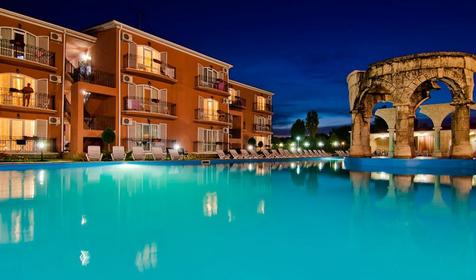 Бассейн с водопадом. Клубный отель-SPA Ривьера-клуб, г. Анапа