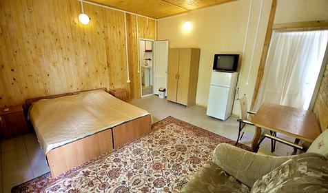 Трехместный полулюкс. Гостиница Калипсо, г. Геленджик